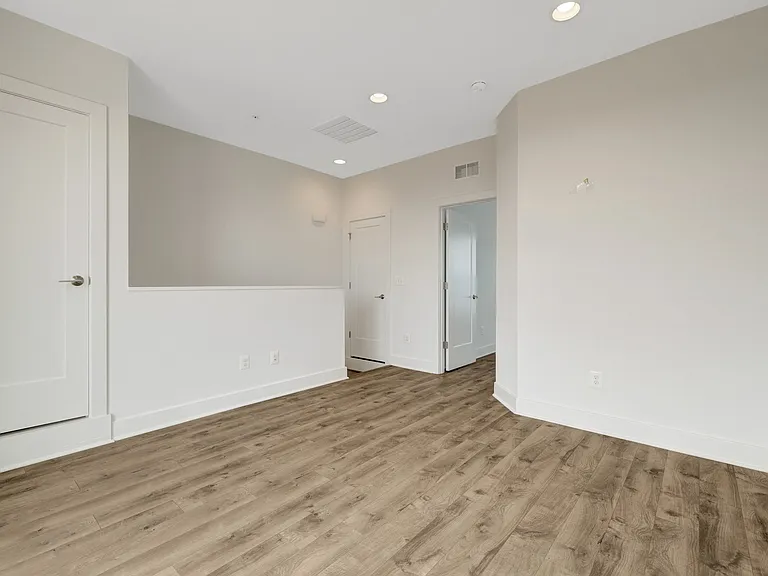 11247 Beaker St — Photo 32