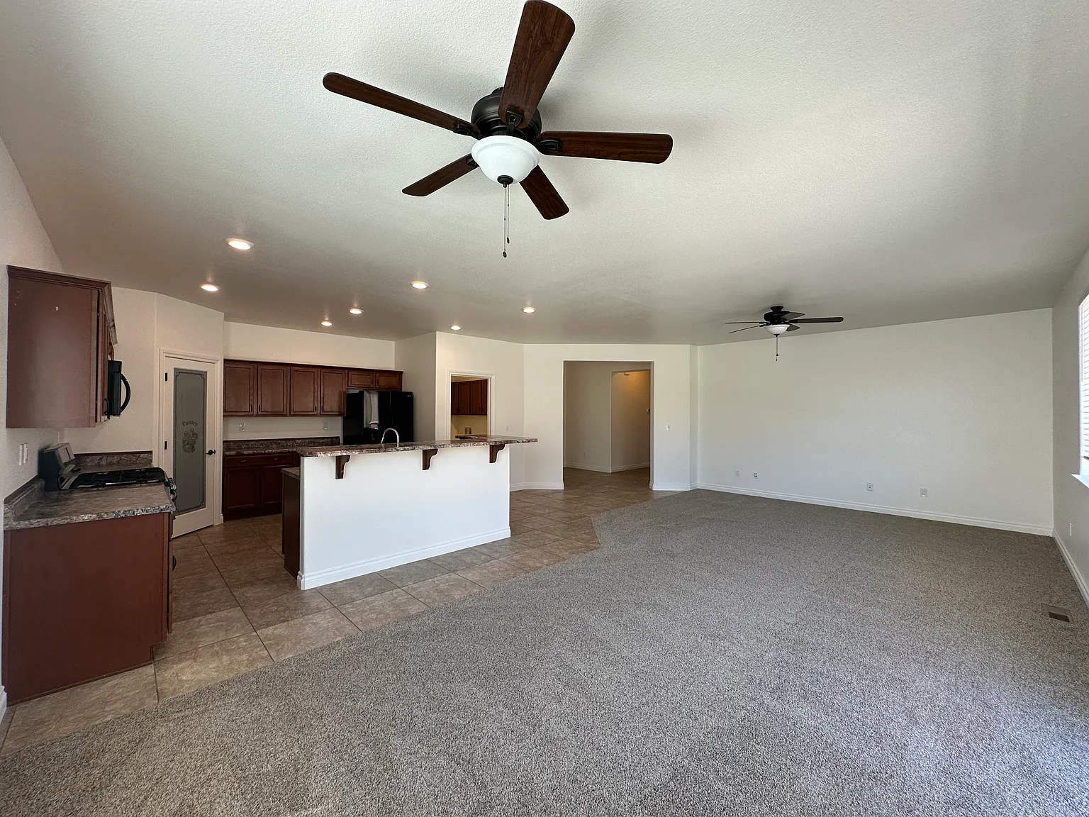 4 bed, 1977 sqft, $2,800 — Photo 4