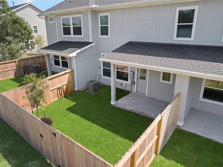 8104 Danson Ln — Photo 26