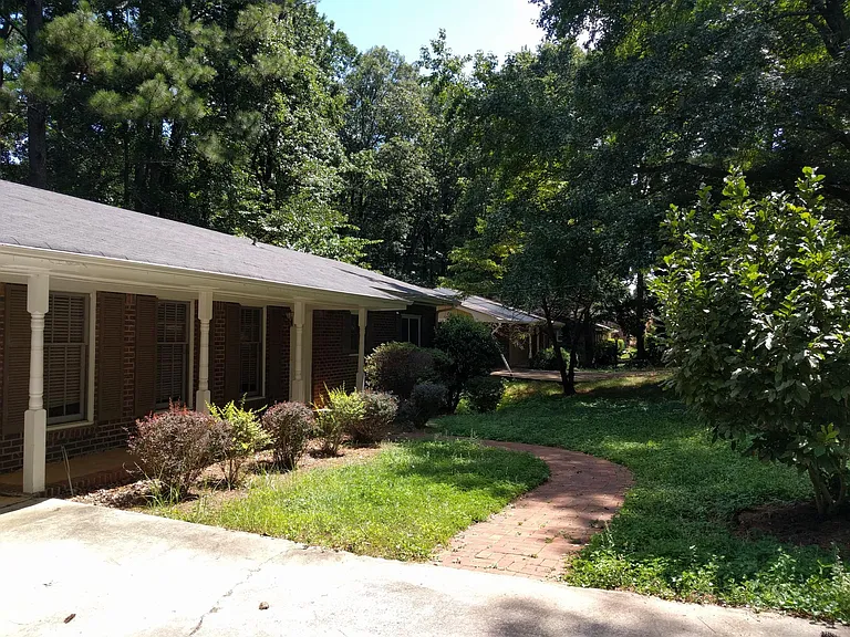 Darlene Way — Photo 1