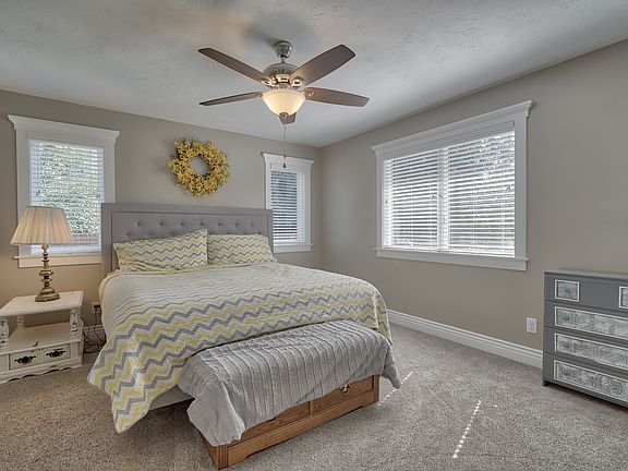 2nd image of 2628 Waterford Ln