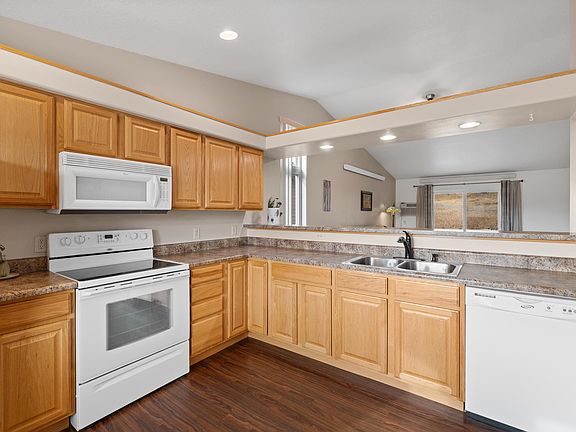 4th image of 251 Desperado Ln