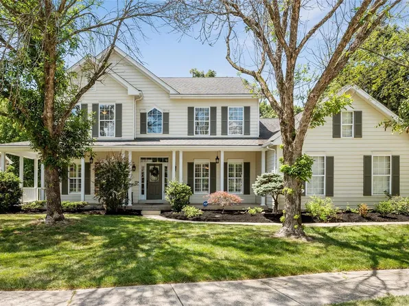 1305 Westhampton Woods Ct, Chesterfield, MO 63005
