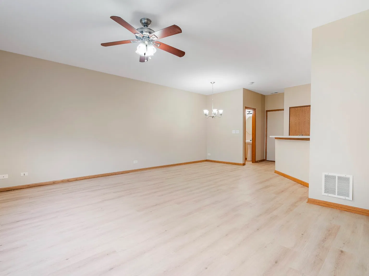 3 bed, 2.5 bath, 1672 sqft, $2,325 — Photo 3
