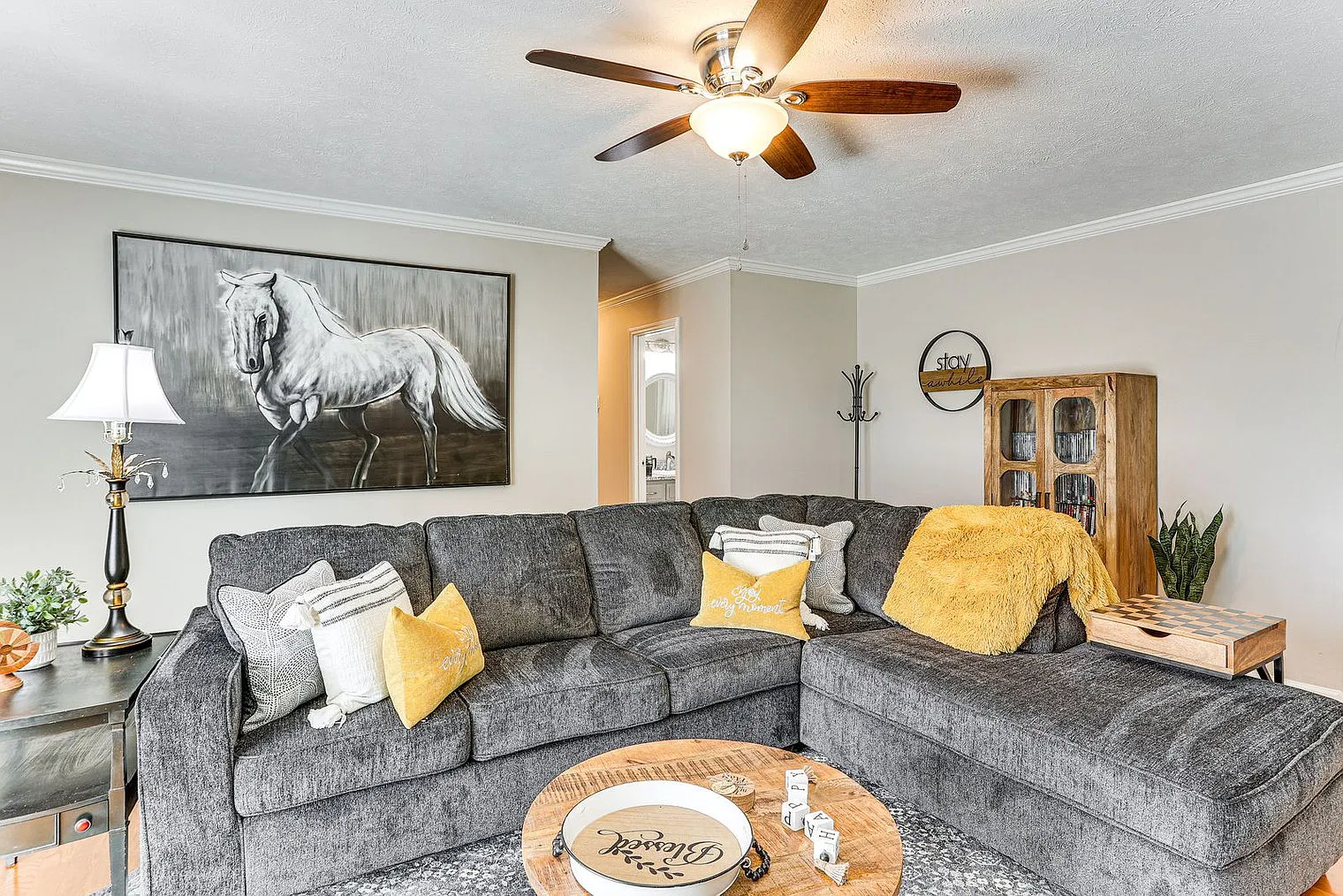 3 bed, 2.0 bath, 1496 sqft, $4,419 — Photo 2