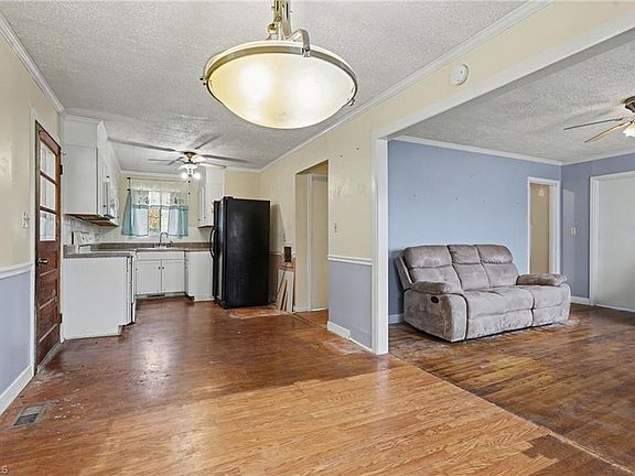 4th image of 1892 Lake Rd