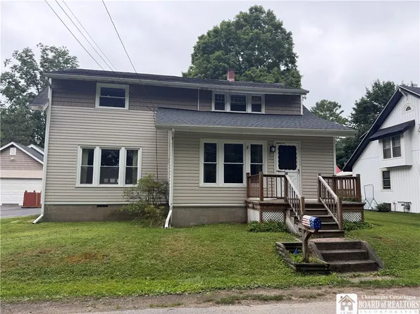 6 Crescent Ave, Lakewood, NY 14750