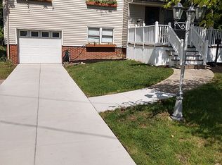 11220 Stoneham Rd, Parma Heights, OH 44130