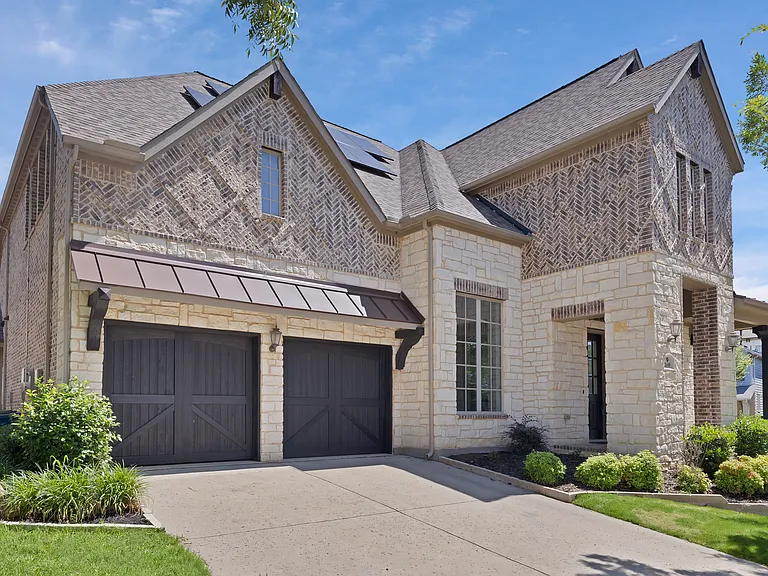 2600 Fairhill Ln — Photo 1