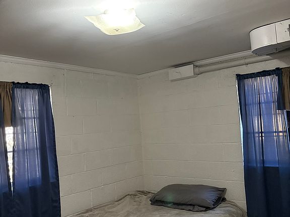 Unfurnished cute bedroom