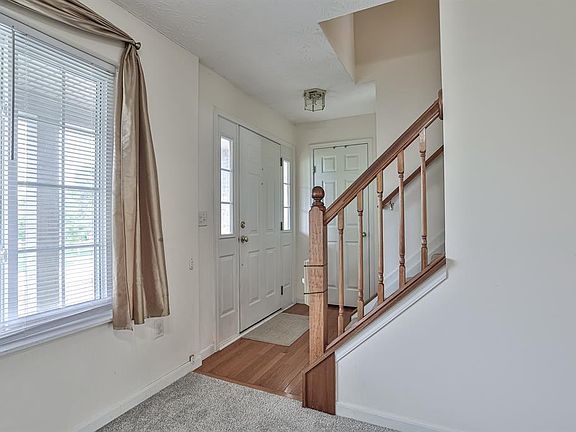 3rd image of 3059 Danbury Dr