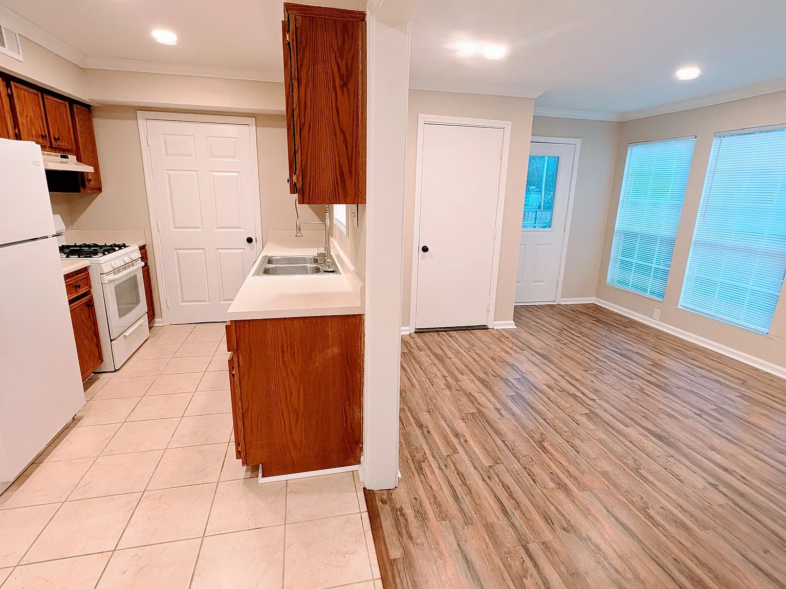 2 bed, 1300 sqft, $1,250 — Photo 4