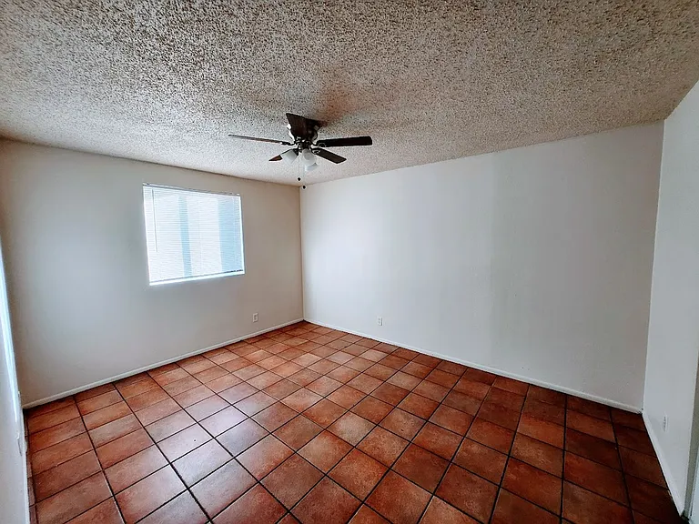 827 E Hazel Dr — Photo 13