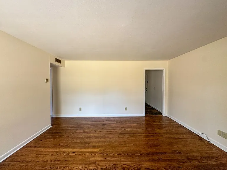 1110 W Rowan St #1 — Photo 4