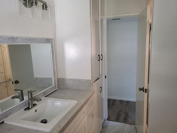 5th image of 3111 Hugo St #B
