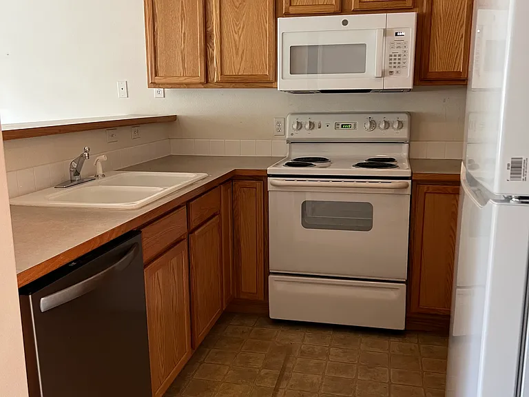 1505-1519 W Hyacinth Ln — Photo 4