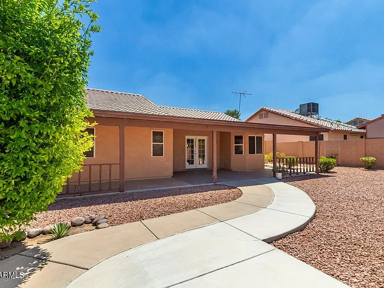 1924 E Sharon Dr — Photo 38