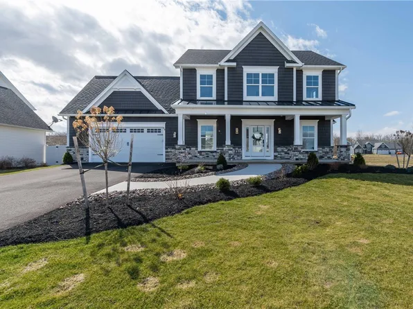 69 Greymere Rd N, Greece, NY 14612