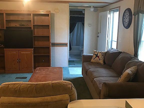 3rd image of 452 Persimmon Dr