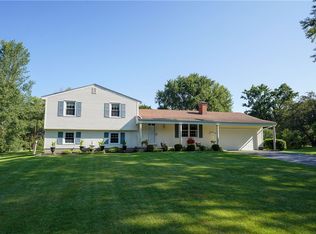 11 Sawmill Dr, Penfield, NY 14526