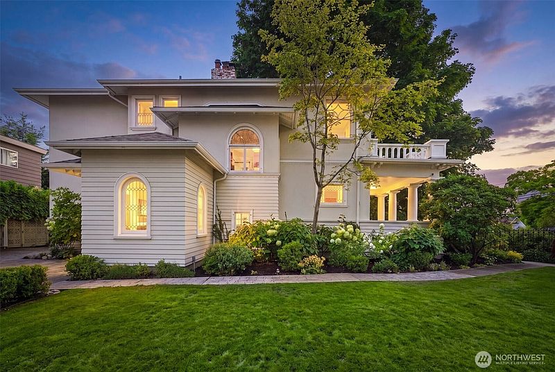 2nd image of 1111 Bellevue Place E