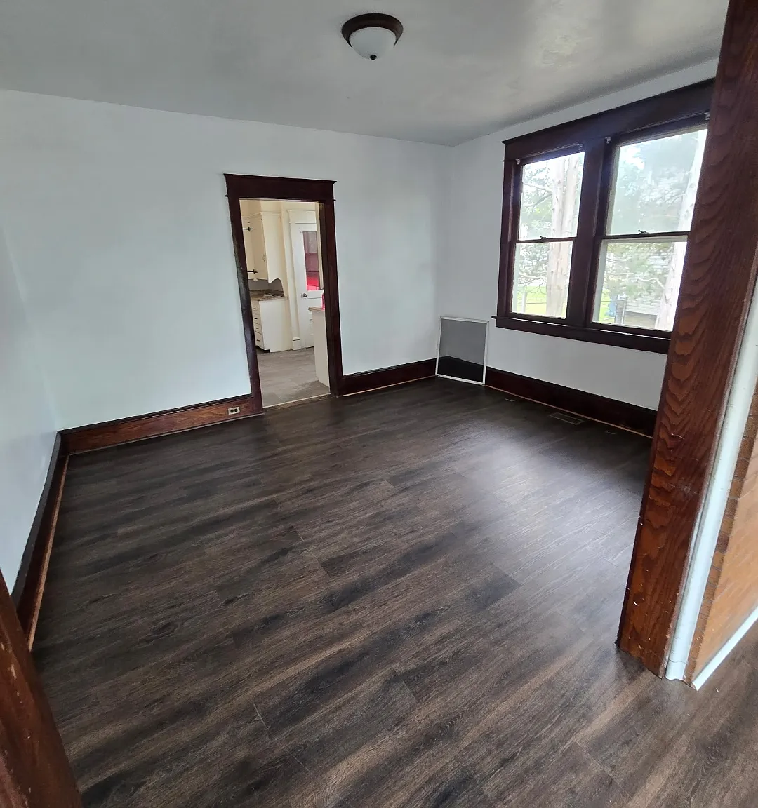 4 bed, 2060 sqft, $2,150 — Photo 3