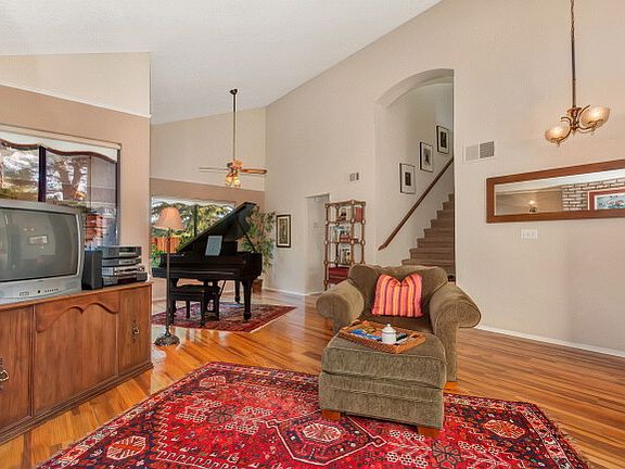 2nd image of 348 Lakehurst Dr
