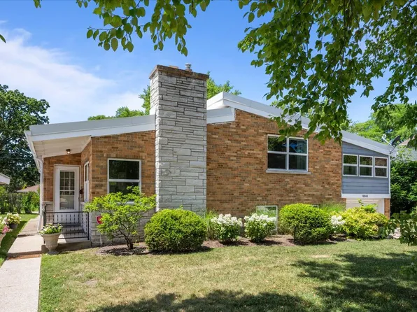 8844 Laramie Ave, Skokie, IL 60077