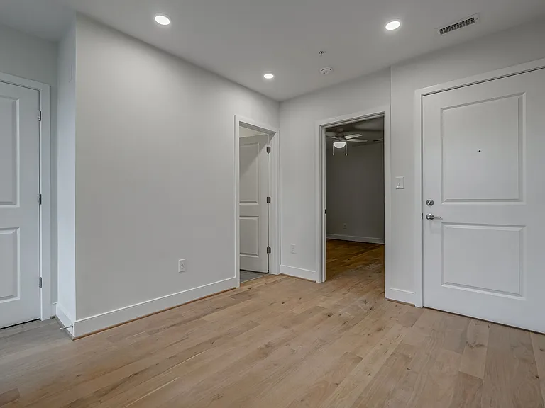 4028 Macarthur Ave #5 — Photo 6