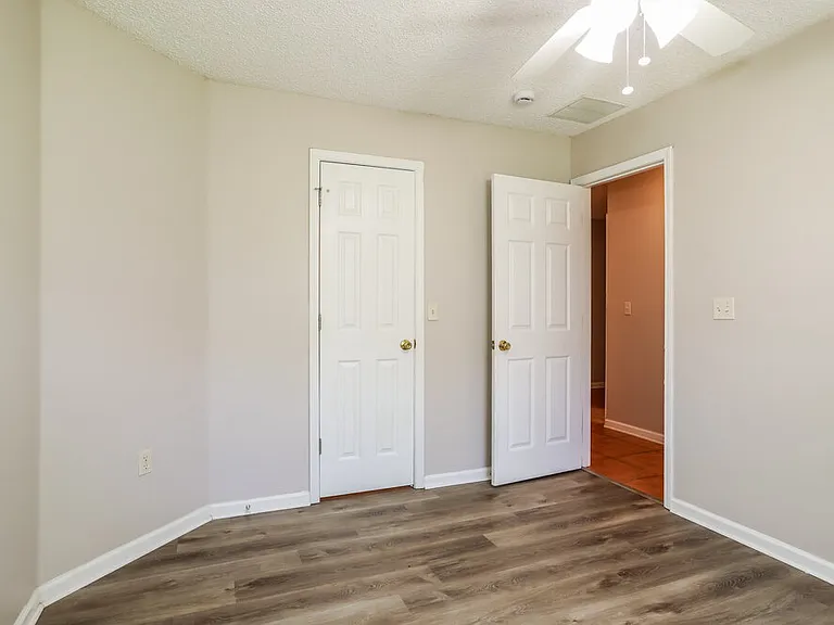 8073 Leafcrest Dr — Photo 12