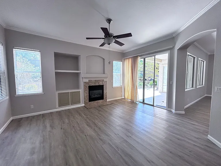 4015 Avellano Dr — Photo 7