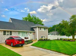 34 Wiltshire Dr, Commack, NY 11725