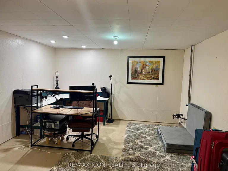 33 Sasha Cres — Photo 22