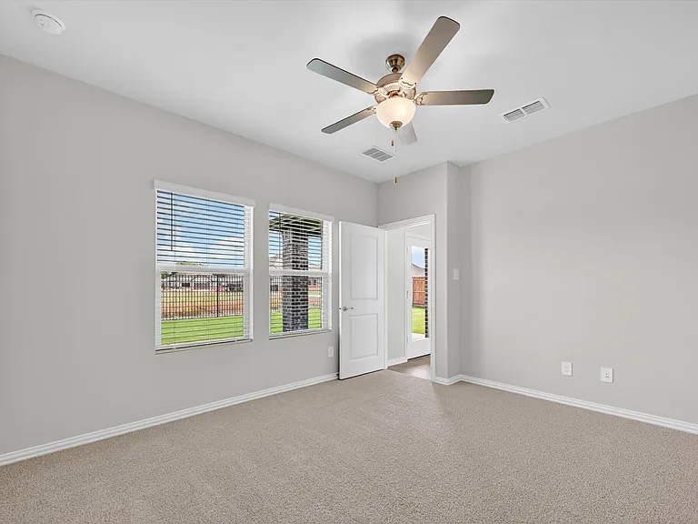 1402 Bridgestone Dr — Photo 9