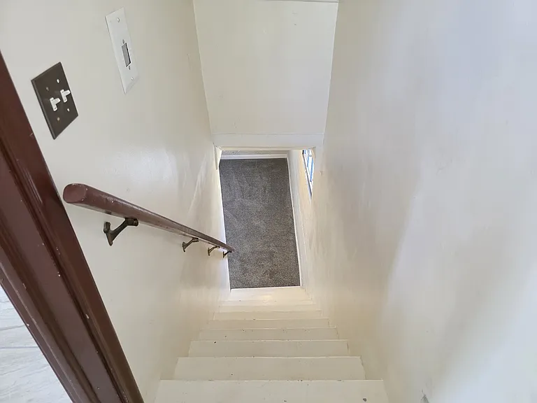 211 E Maple St — Photo 8