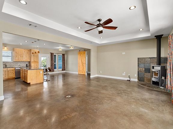 4th image of 2121 Martin Rd