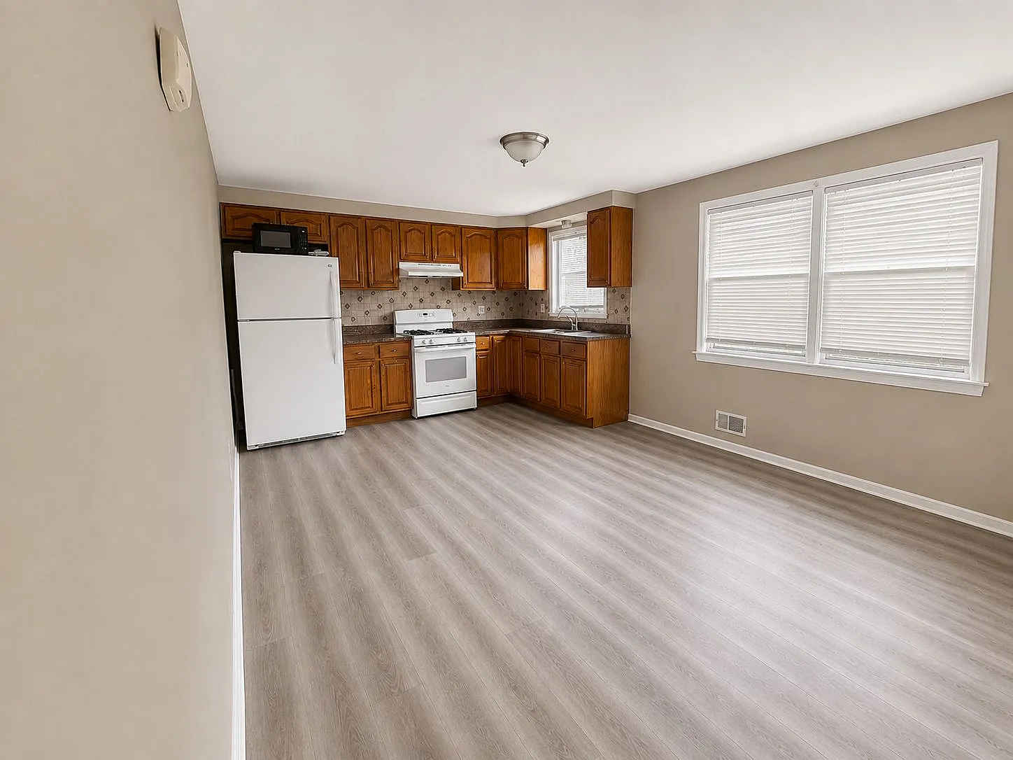2 bed, $2,350 — Photo 2