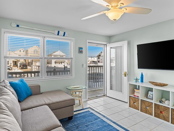 5th image of 1100 New Jersey Ave Unit 104