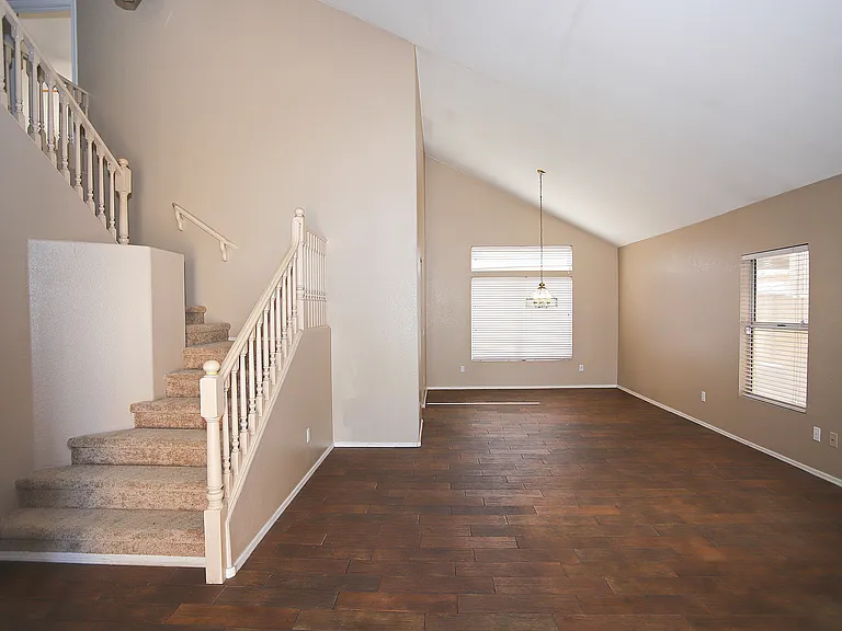 842 N Naples Dr — Photo 7