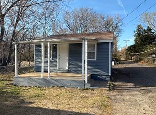 1806 SE 26th St, Topeka, KS 66605