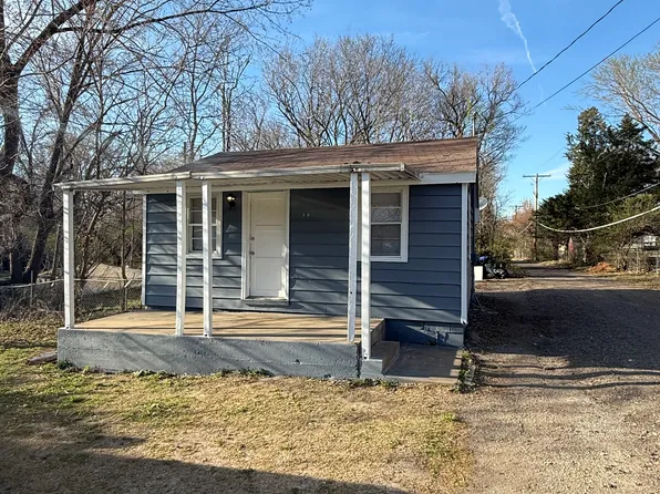 1806 SE 26th St, Topeka, KS 66605