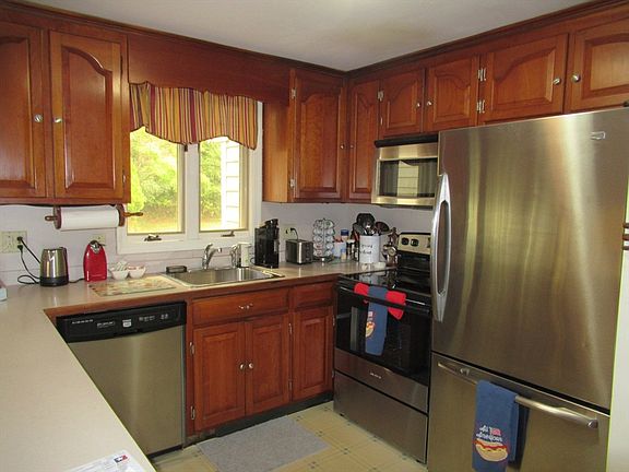 4th image of 211 Water St