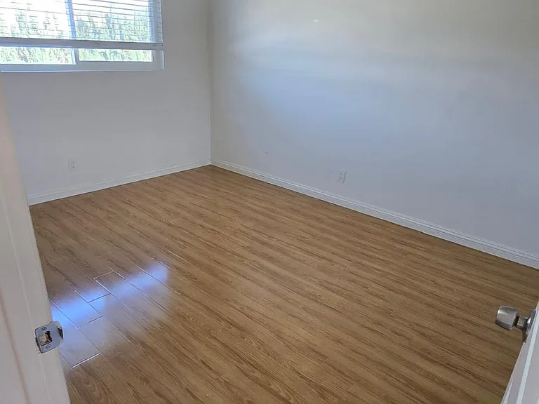 Coral Reef Apartments — Photo 18