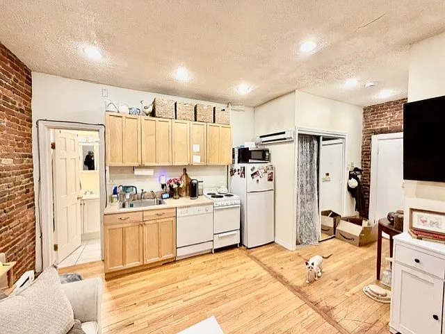 40 Anderson St #18 — Photo 3