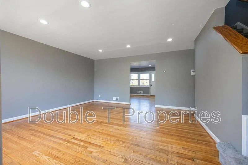 3 bed, 2.5 bath, 1240 sqft, $1,850 — Photo 4