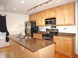 3rd image of 2158 W Grand Ave #207