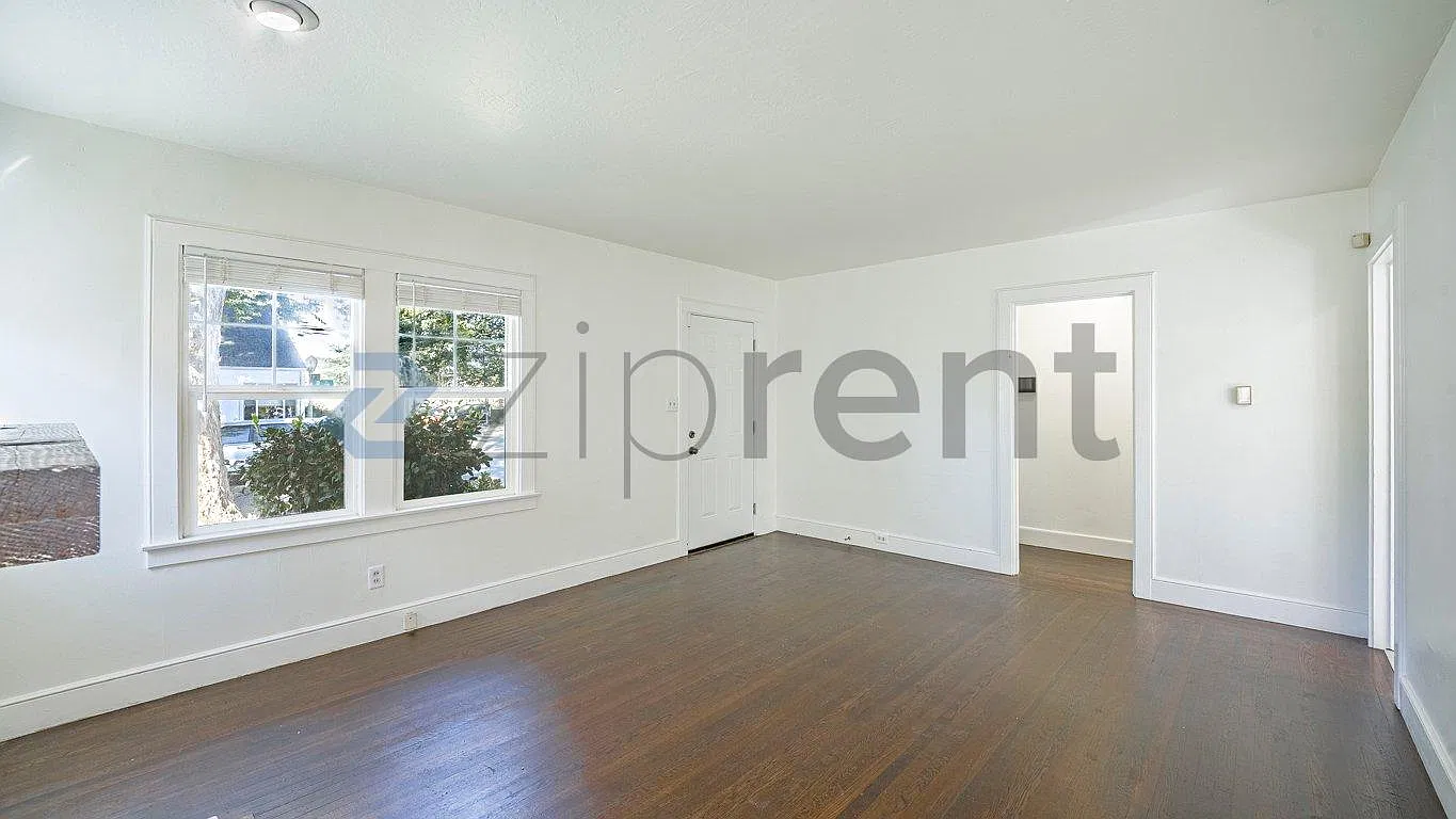2 bed, 950 sqft, $2,600 — Photo 3