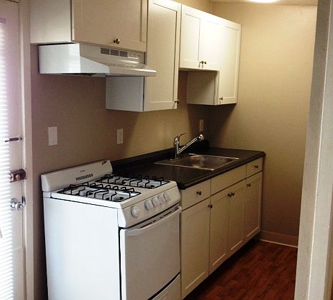 2nd image of 630 S 8th St