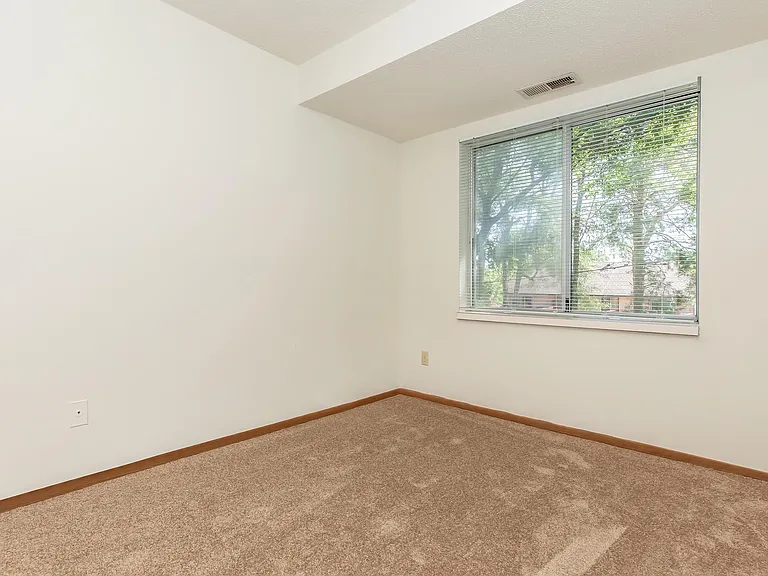 9741 Grand Ave S — Photo 31
