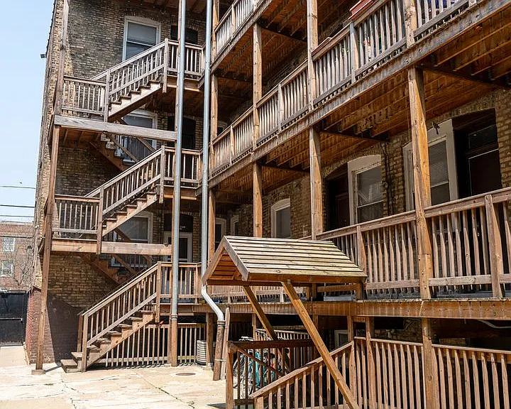 Uptown - 2 Bed / 1 Bath - In-Unit Laundry — Photo 16